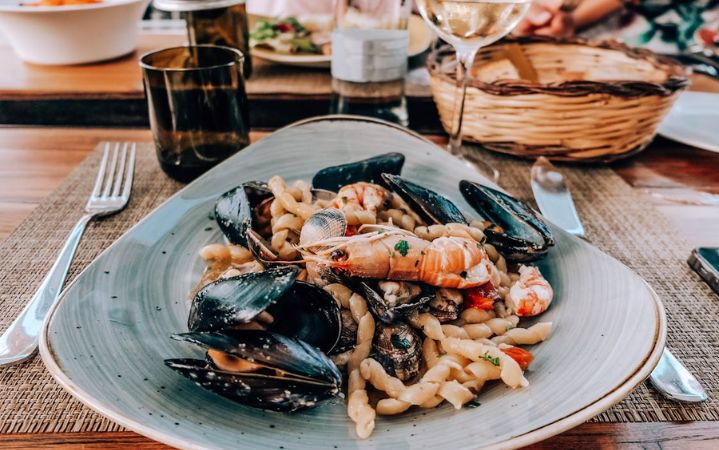 Mejor vino blanco para mariscos: Maridajes Perfectos