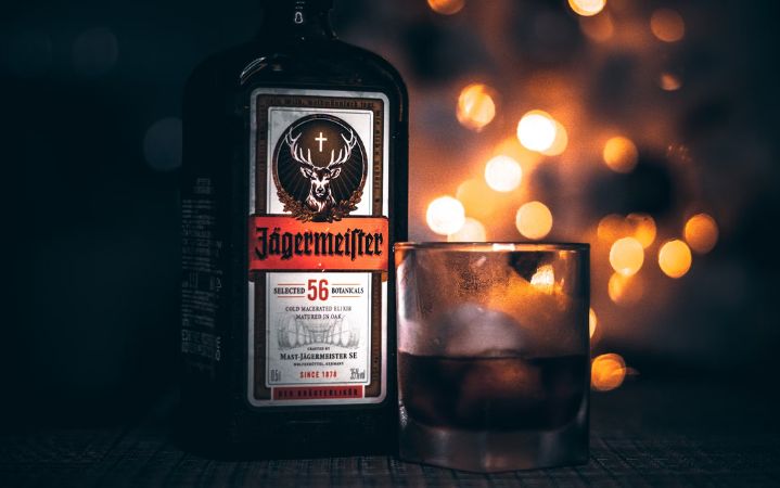 Jägermeister: Cómo Se Toma y Formas de Disfrutarlo