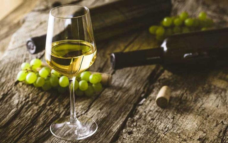 ¿Cuántas son las calorías del vino blanco?