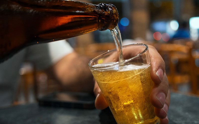 ¿Cómo servir una cerveza artesanal correctamente?