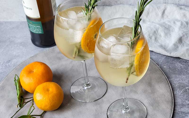 Prepara en casa los mejores tragos con vino blanco