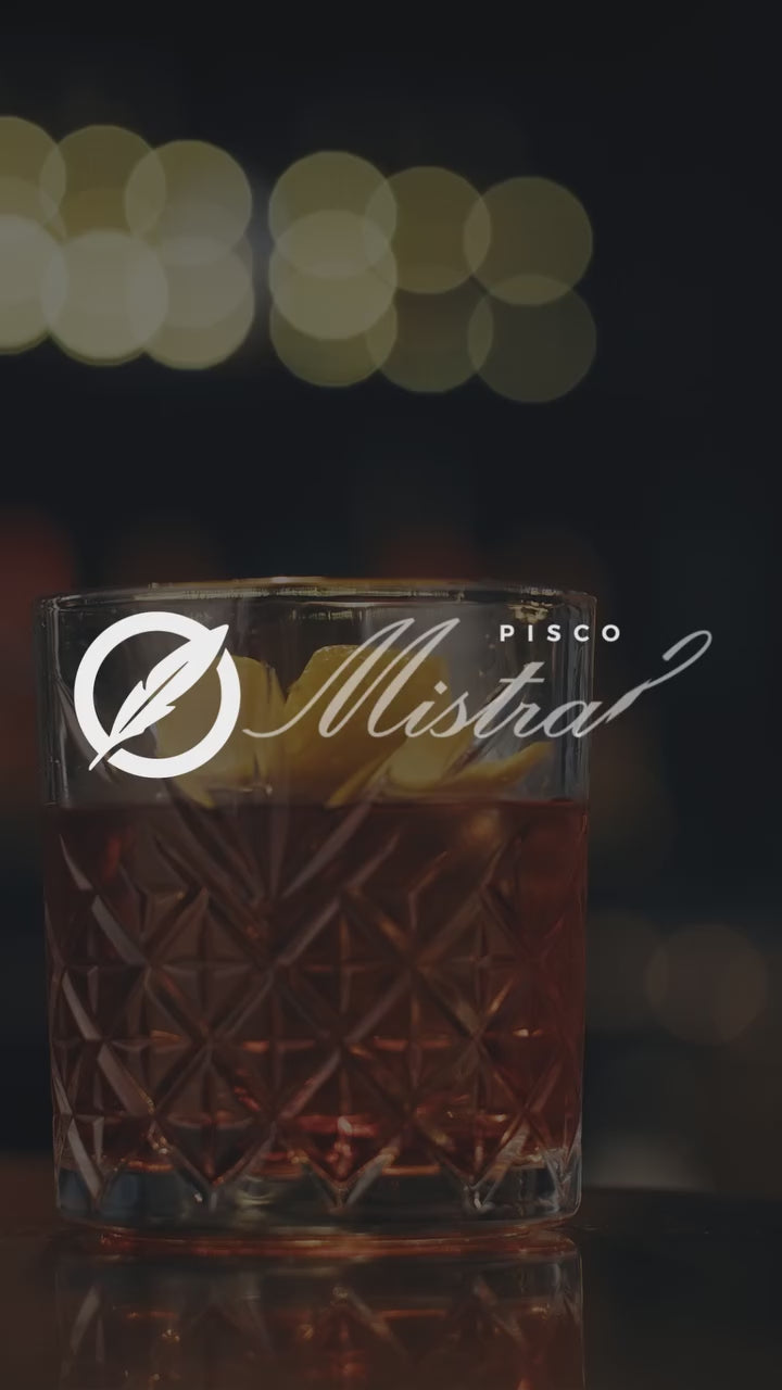 Cargar vídeo: Pisco Mistral Nobel Barrica Tostada 40°