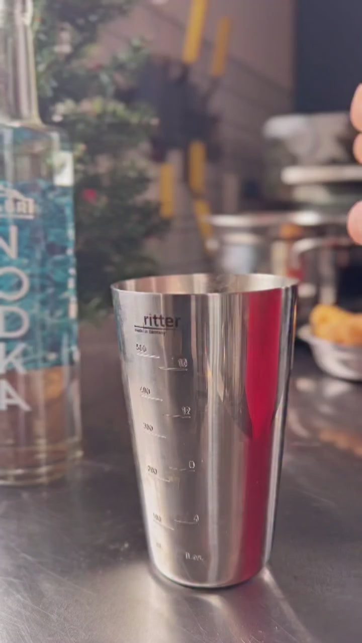Cargar vídeo: Vodka Gabri
