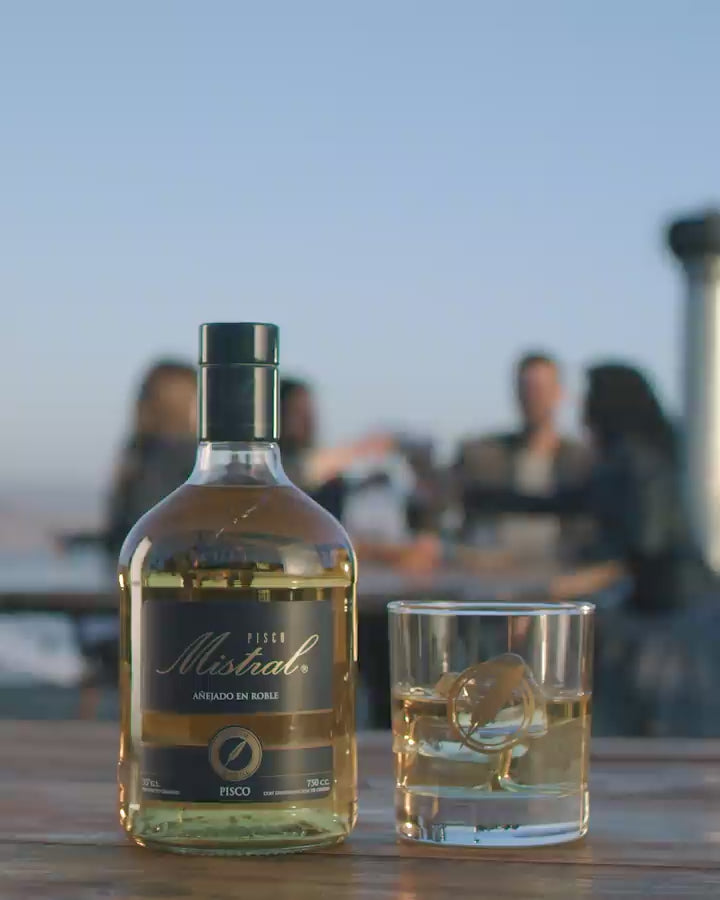 Cargar vídeo: Pisco Mistral 35°